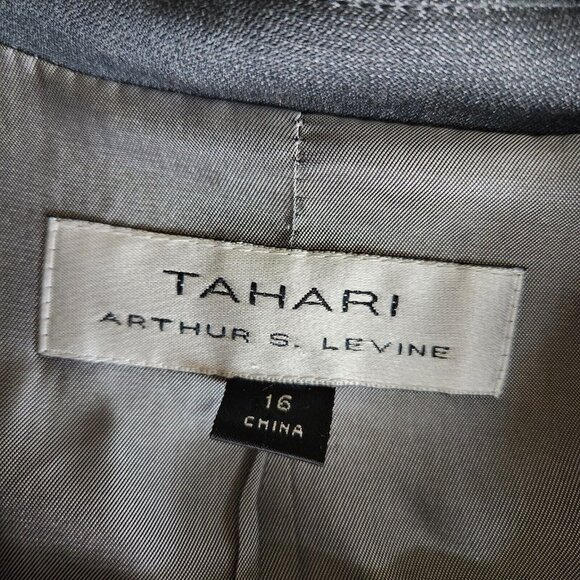 Tahari Blazer Women Size 16 Large Gray Stretch Knit 3 Buttons Modern Cut - Picture 5 of 13